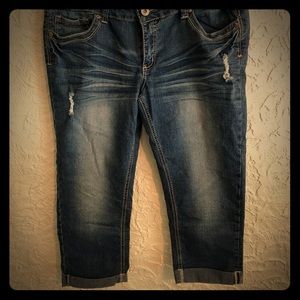 Rue 21 dark wash stretch capris size 13/14.